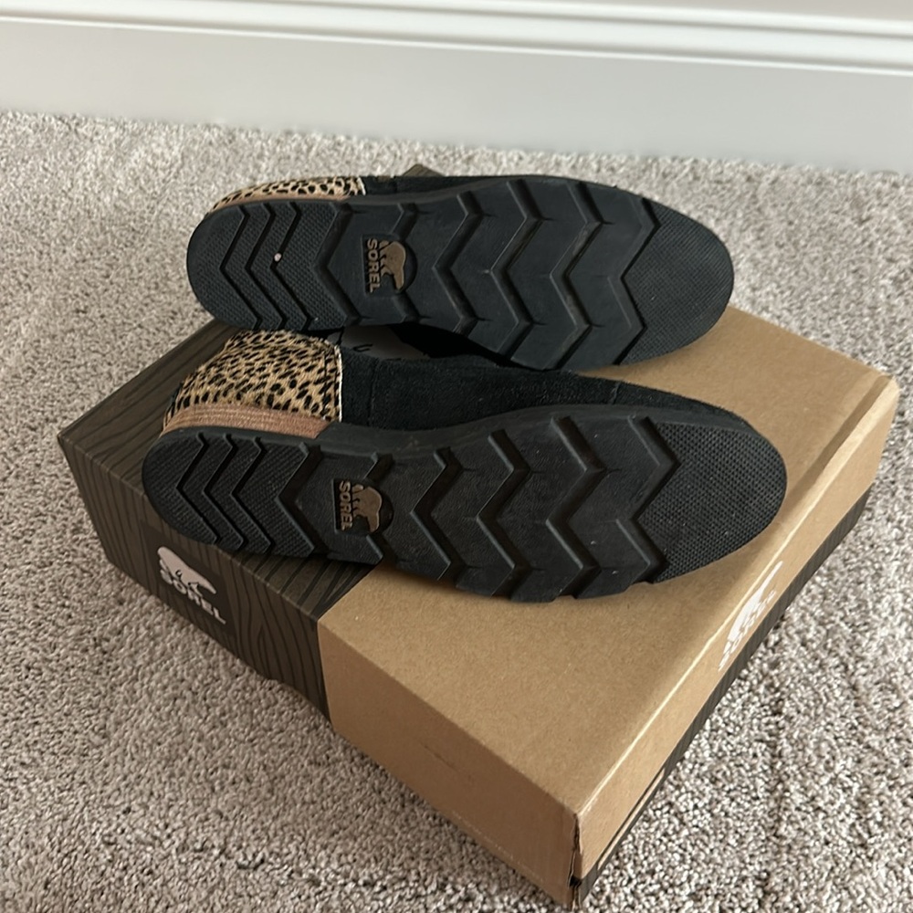 EUC Sorel Women's Black and Brown Ankle Booties - Picture 7 of 8